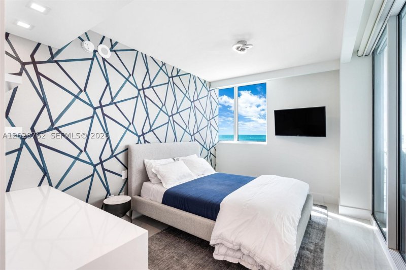 Condo for sale at Mosaic Miami Beach 703