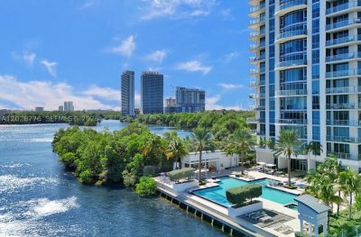 Comprar apartamento en Marina Palms Yacht Club 208