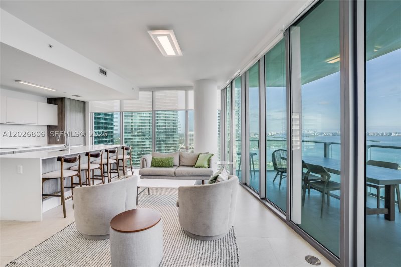 Comprar apartamento en Biscayne Beach 3702