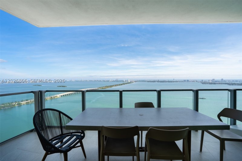 Comprar apartamento en Biscayne Beach 3702