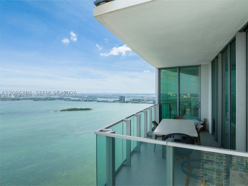 Comprar apartamento en Biscayne Beach 3702