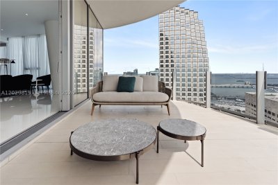 Aluguel de apartamento no Aston Martin Residences 5101