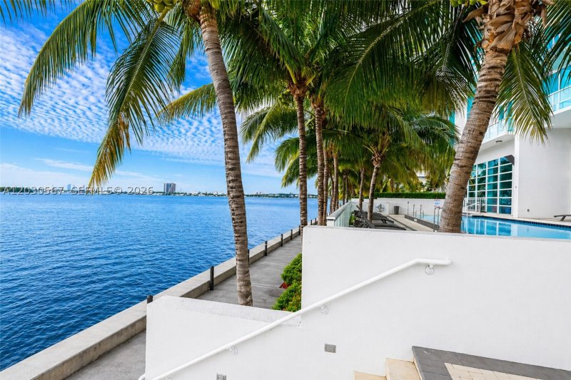 Condo for sale at Onyx On The Bay 1202