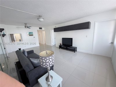 Aluguel de apartamento no Imperial Towers 611