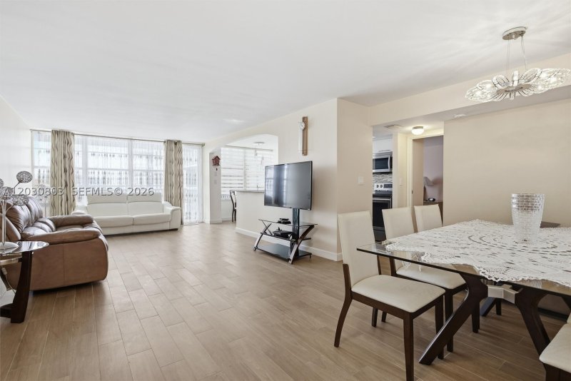 Condo for sale at Winston Towers 901