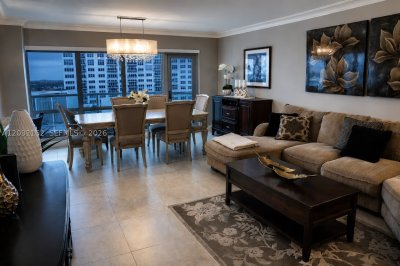 Aluguel de apartamento no Southpoint Towers 2107N