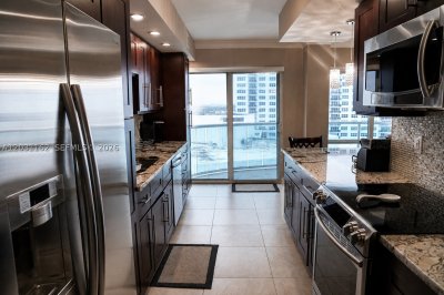 Aluguel de apartamento no Southpoint Towers 2107N