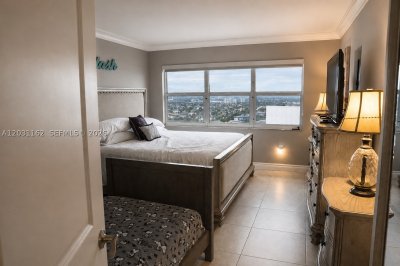Aluguel de apartamento no Southpoint Towers 2107N