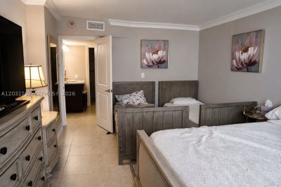 Aluguel de apartamento no Southpoint Towers 2107N