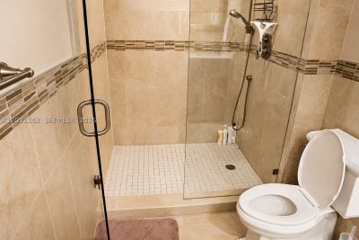 Aluguel de apartamento no Southpoint Towers 2107N