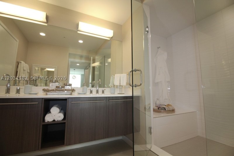 Apartment for rent at Midtown Doral 805