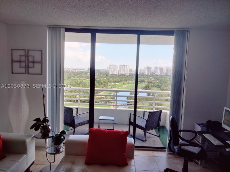 Alquiler de apartamento en Parc Central Aventura 1811