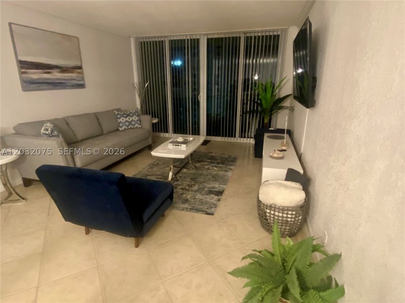 Apartment for rent at The Wave Condo 1002 (AVAILA