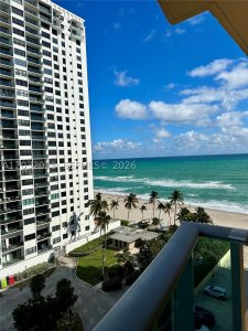 Aluguel de apartamento no The Wave Condo 1002 (AVAILA