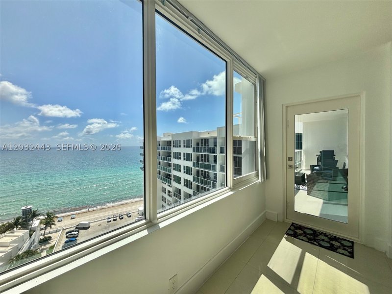 Apartment for rent at Alexander Towers PH-6