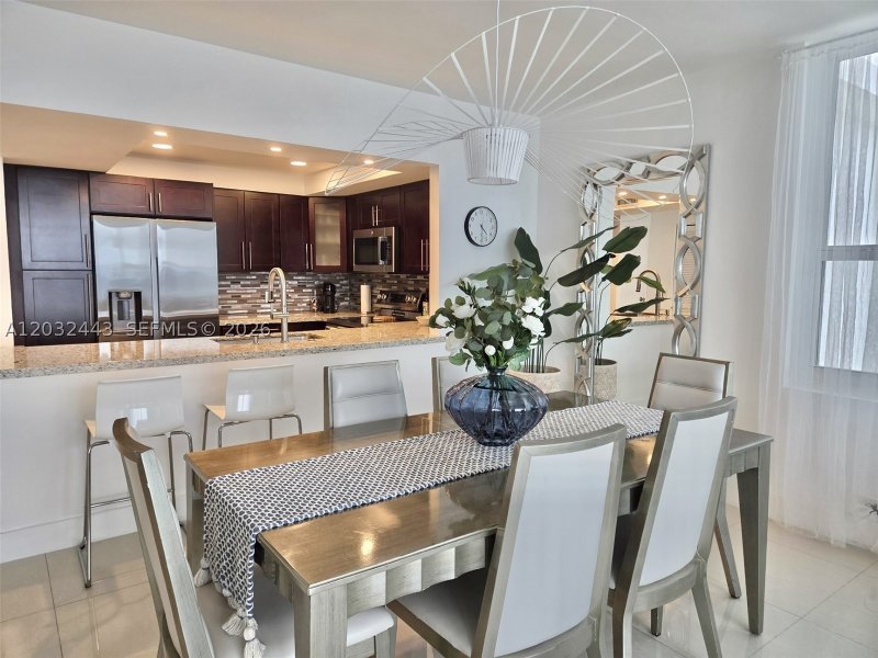 Apartment for rent at Alexander Towers PH-6
