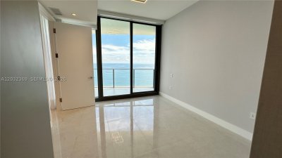 Comprar apartamento no Ritz Carlton Residences Sunny Isles 3804