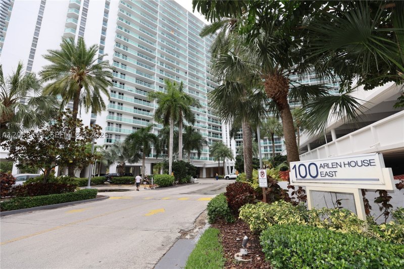 Condo for sale at Arlen House 527