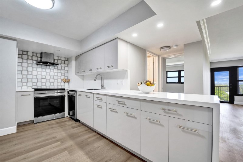 Condo for sale at The Tower at Port Royale 905