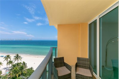 Aluguel de apartamento no The Wave Condo 1008