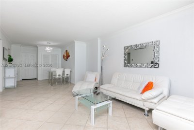 Aluguel de apartamento no The Wave Condo 1008