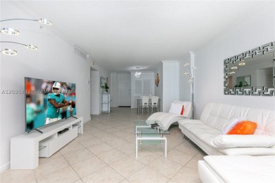 Aluguel de apartamento no The Wave Condo 1008