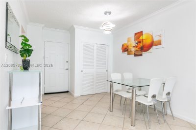 Aluguel de apartamento no The Wave Condo 1008