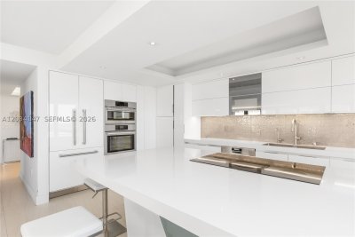 Comprar apartamento en Grove Isles Tower III C502