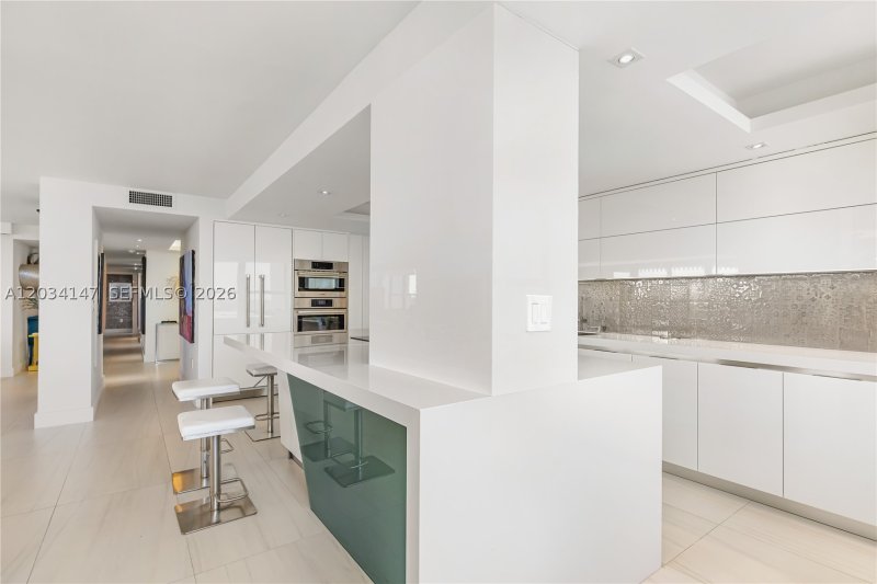 Comprar apartamento en Grove Isles Tower III C502