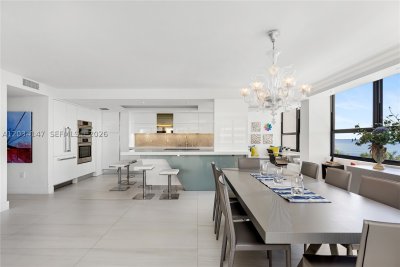 Comprar apartamento en Grove Isles Tower III C502