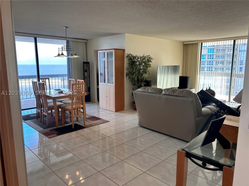 Condo for sale at Brickell Bay Club 1402