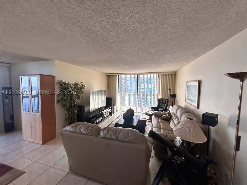 Condo for sale at Brickell Bay Club 1402