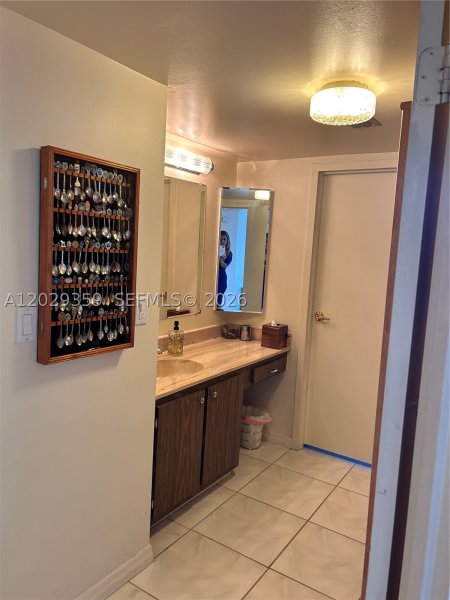 Condo for sale at Brickell Bay Club 1402