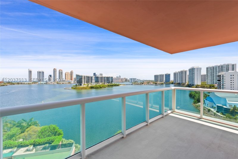 Apartment for rent at Hidden Bay 1213