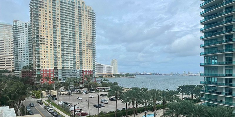 Apartment for rent at Brickell House Condo 610