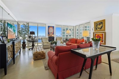 Comprar apartamento no Carbonell 2408