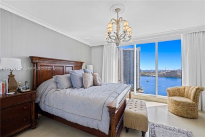 Comprar apartamento no Carbonell 2408