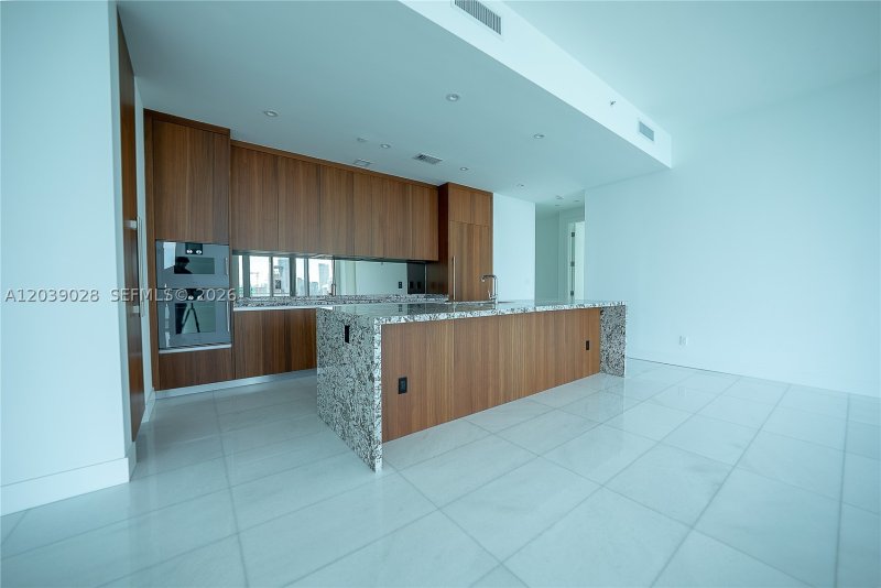 Comprar apartamento no Una Residences at Brickell 2704