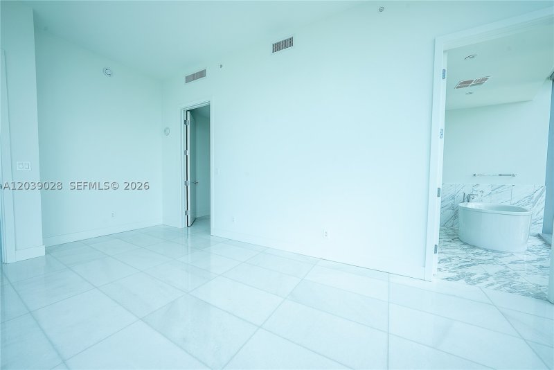 Comprar apartamento no Una Residences at Brickell 2704