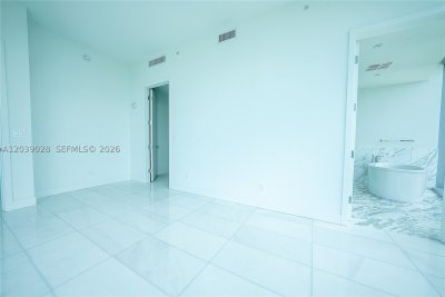 Comprar apartamento no Una Residences at Brickell 2704