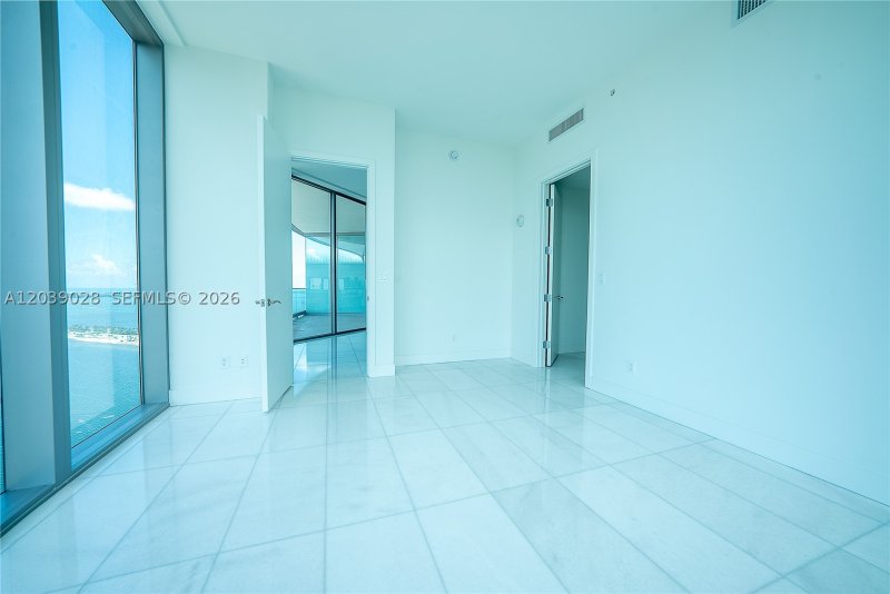 Comprar apartamento no Una Residences at Brickell 2704