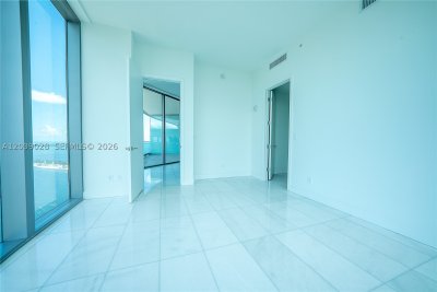 Comprar apartamento no Una Residences at Brickell 2704