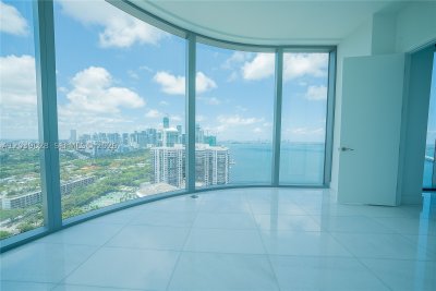 Comprar apartamento no Una Residences at Brickell 2704