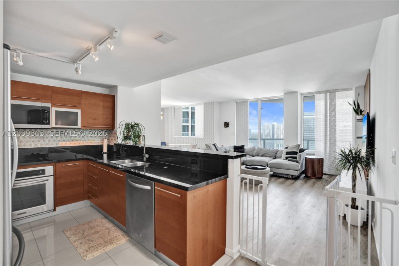 Condo for sale at Vizcayne Everglades On The Bay 3409