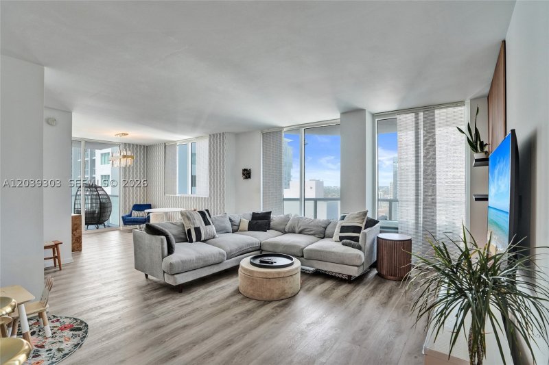 Condo for sale at Vizcayne Everglades On The Bay 3409