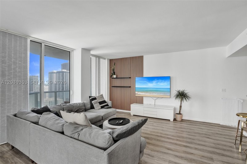 Condo for sale at Vizcayne Everglades On The Bay 3409