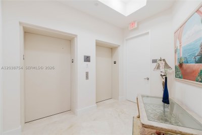 Comprar apartamento no Trump Tower Three 3607