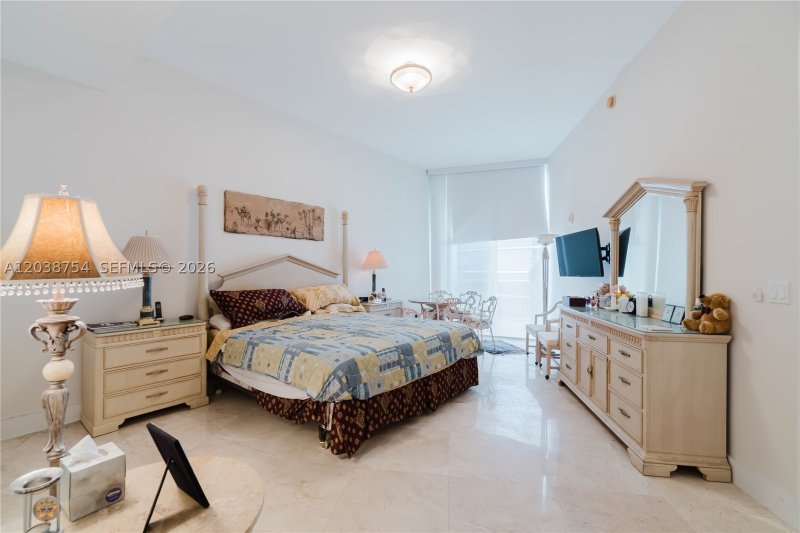 Comprar apartamento no Trump Tower Three 3607