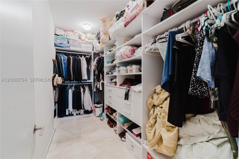 Comprar apartamento no Trump Tower Three 3607