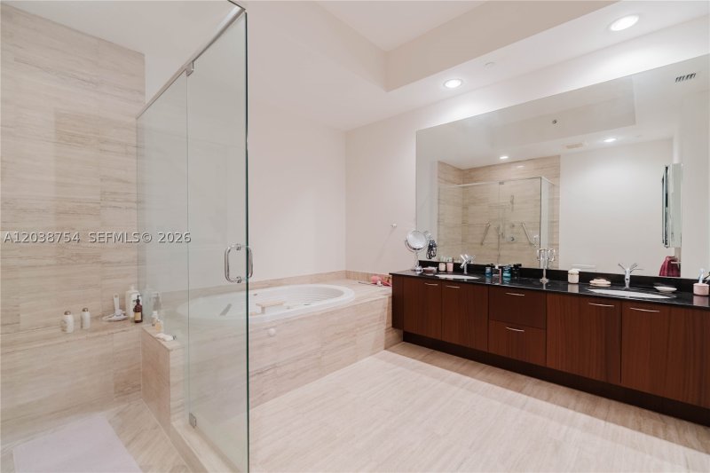 Comprar apartamento no Trump Tower Three 3607